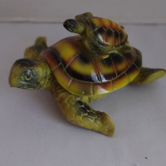 LCI ResinTurtle & baby Figure - Picture 2 of 4